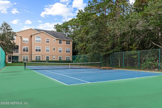 Building Photo - 13810 Sutton Park Dr N