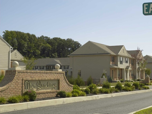 Building Photo - 526 Talon Dr