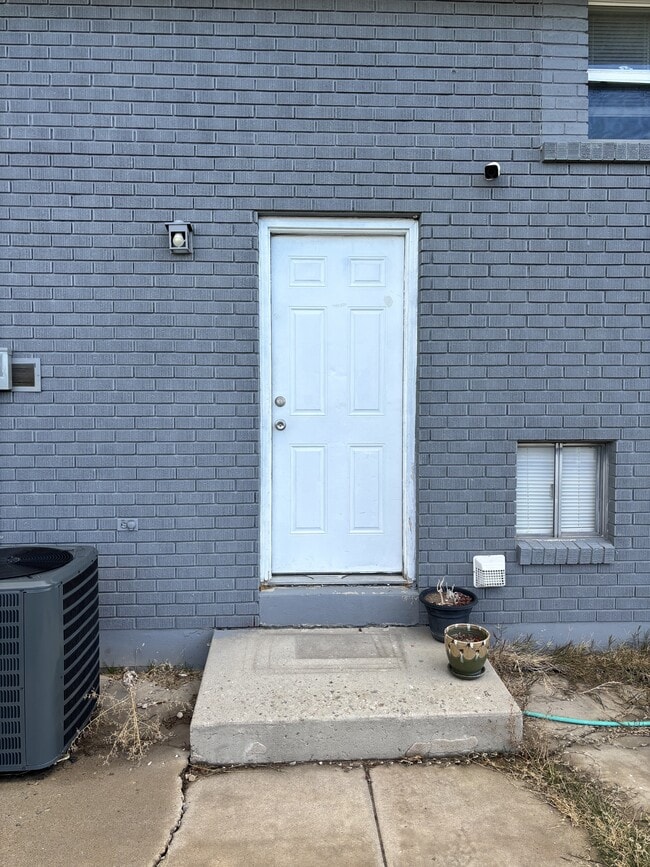 Building Photo - 672 S 3000 W