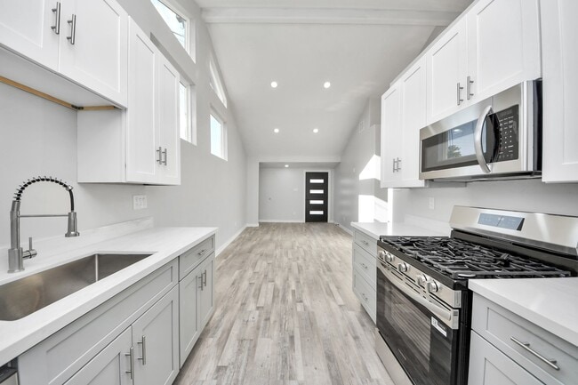 Building Photo - 6201 Batterson St