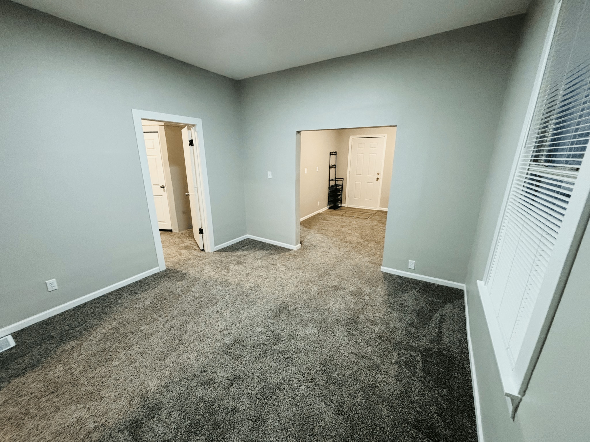 Building Photo - 2315 E End Ave