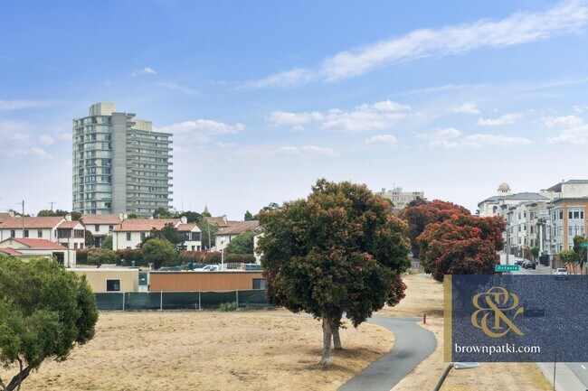 Building Photo - 3501 Laguna St