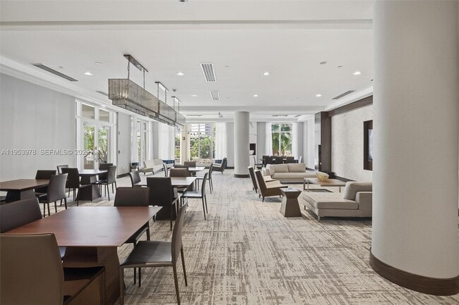 Building Photo - 801 Brickell Key Blvd