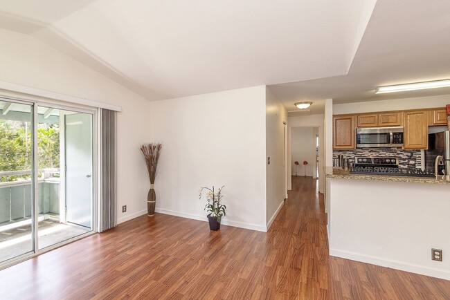 Building Photo - Pool Community and Pet Friendly Home