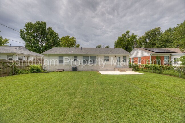 Building Photo - For Lease | $1300 Rent | Available Now!