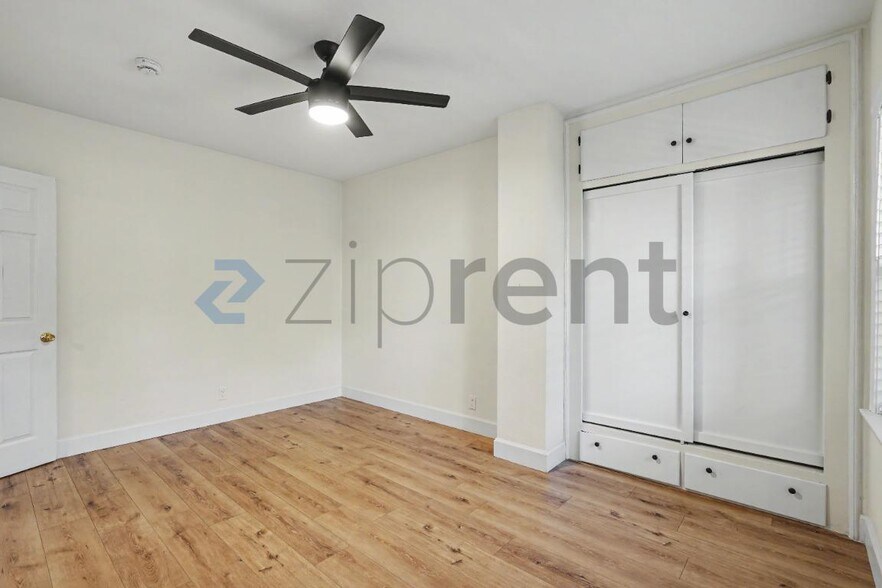 Building Photo - Unit
