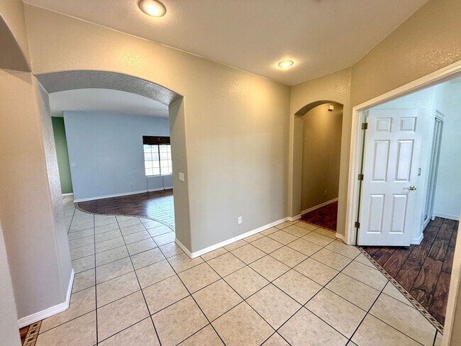 Building Photo - 2116 Roy Rogers Way