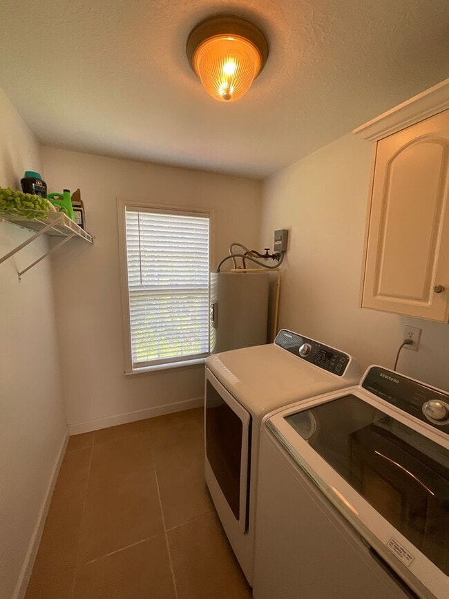 Building Photo - 4196 Aerie Cir