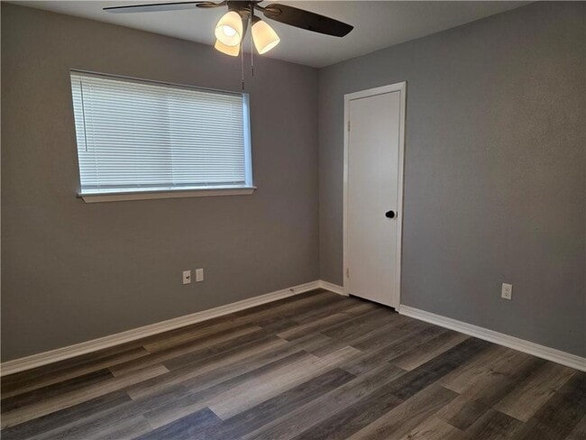 Building Photo - 111 Heather Dr