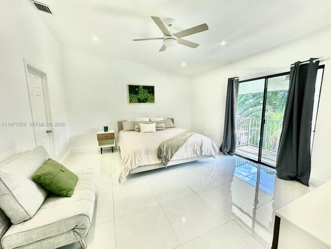 Building Photo - 3736 NE 166th St