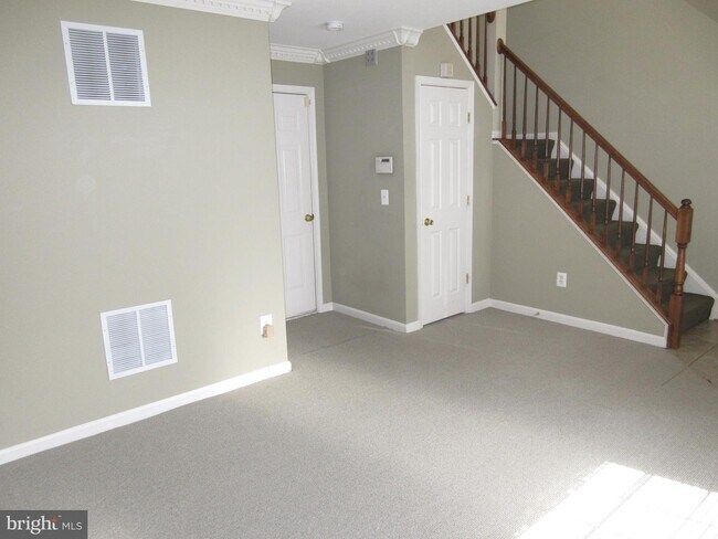 Building Photo - 3865 Eisenhower Ave