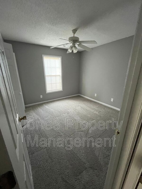 Building Photo - 810 Pine St