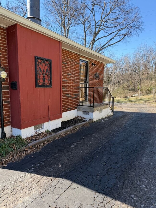 Building Photo - 4 bd 2 ba including a basement apartment in a great East Nashville location