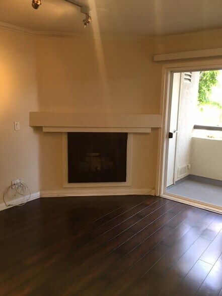 Building Photo - 5545 Canoga Ave
