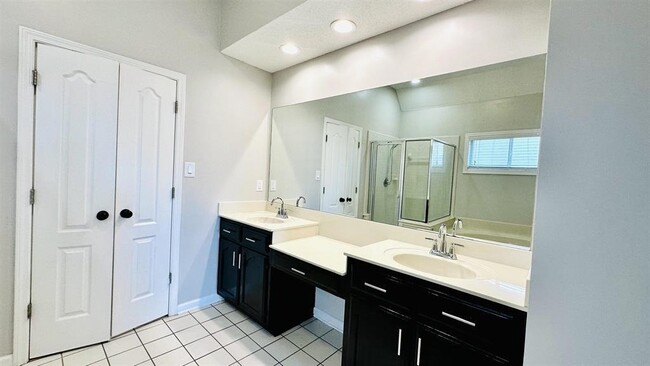 Building Photo - 4534 JONESY Dr