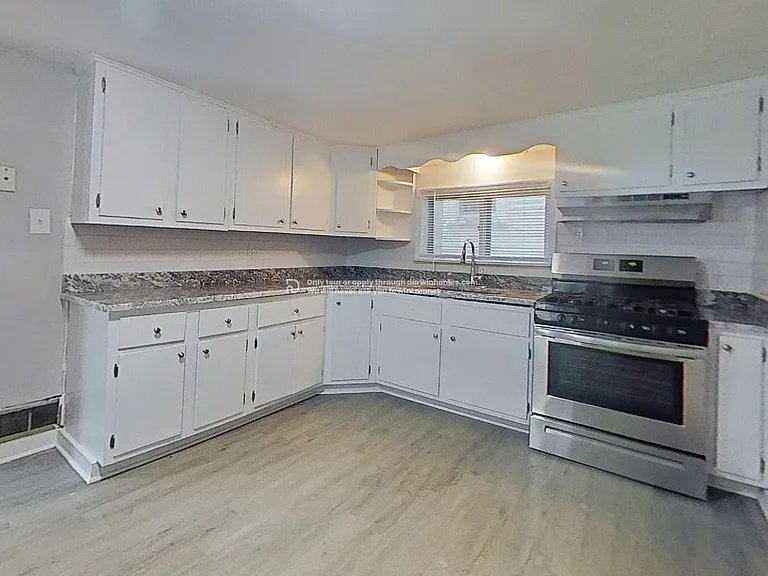 Building Photo - 306 Schuyler St
