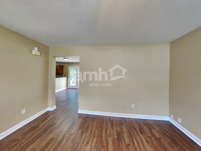 Building Photo - 6012 Mountview Dr