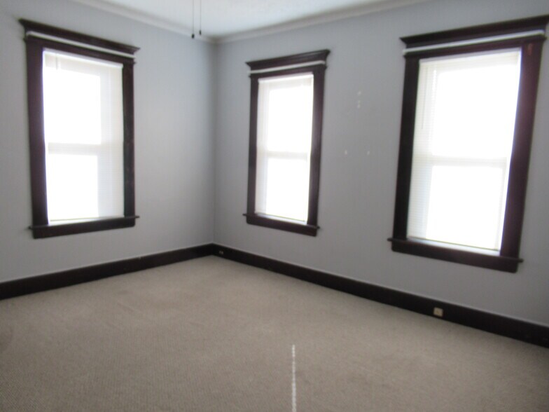 Building Photo - 55 Eaton St