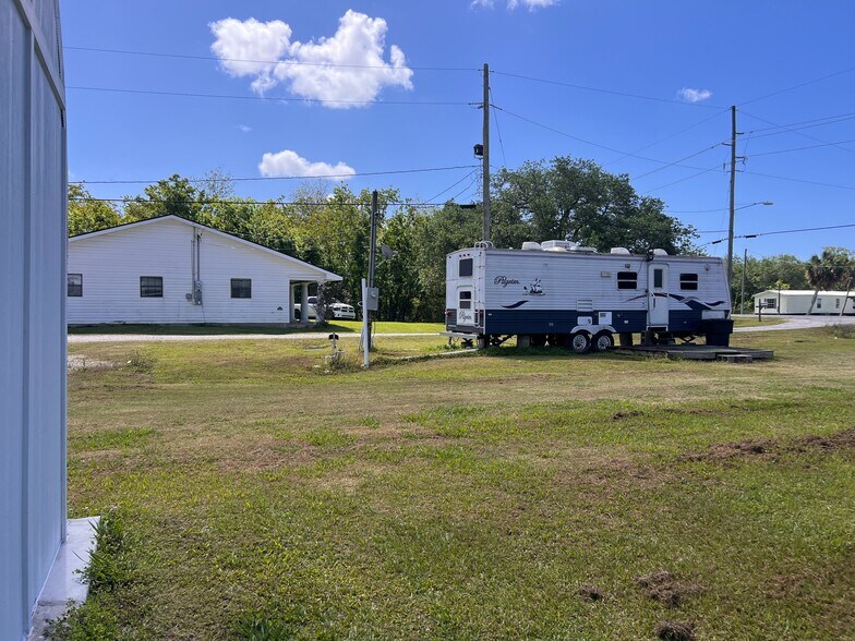 Building Photo - 35915 Hwy 11