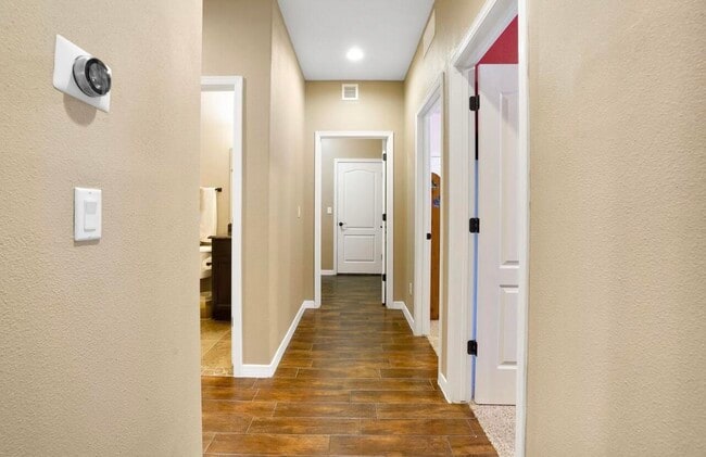 Building Photo - 12709 Cozy Cove Ave