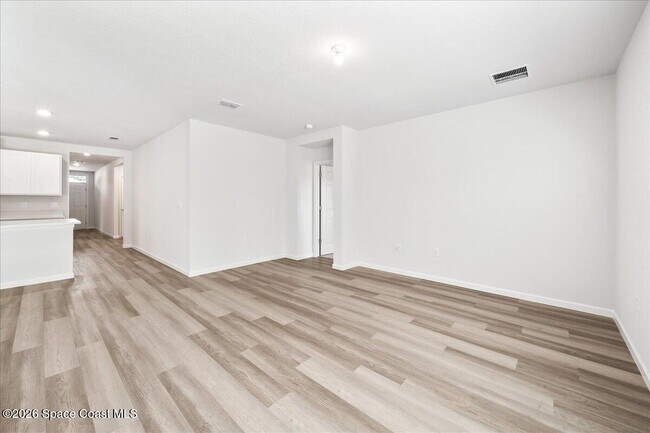 Building Photo - 566 Rembrandt St SE