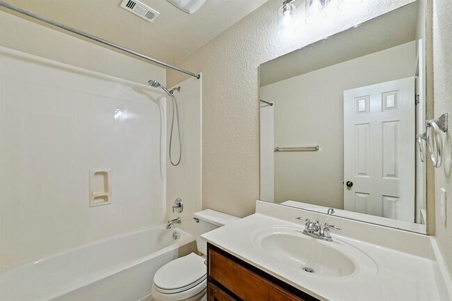 Building Photo - 49 White Magnolia Cir