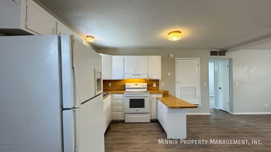 Building Photo - 2304 W 16th St