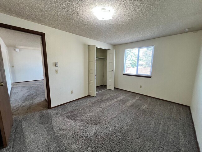 Building Photo - 423 E Dunn St