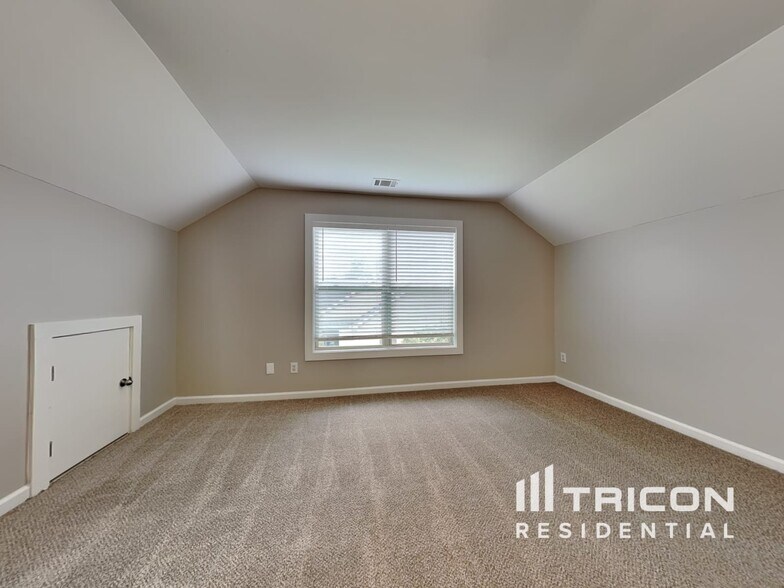 Building Photo - 294 Sweetwater Bridge Cir