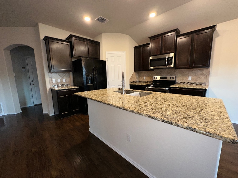 Building Photo - 2809 Skinner Dr