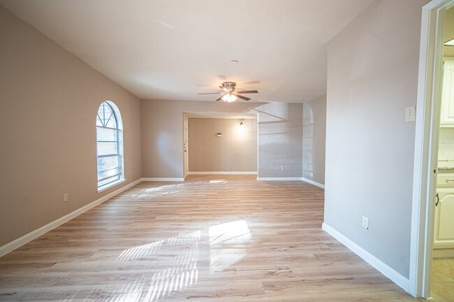 Building Photo - 2026 Quail Valley E Dr