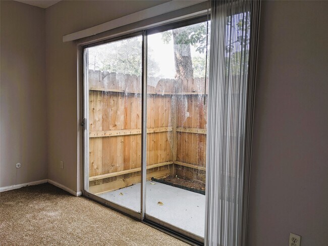 Building Photo - 2100 Tanglewilde St