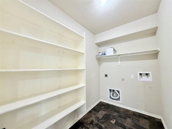 Building Photo - 314 Comal Run