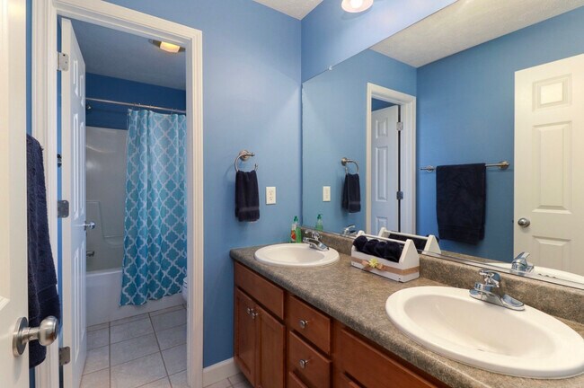 Building Photo - 2267 Heather Ridge Dr