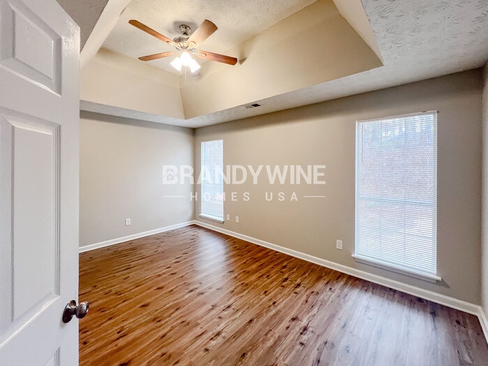 Building Photo - 305 Shadetree Ln