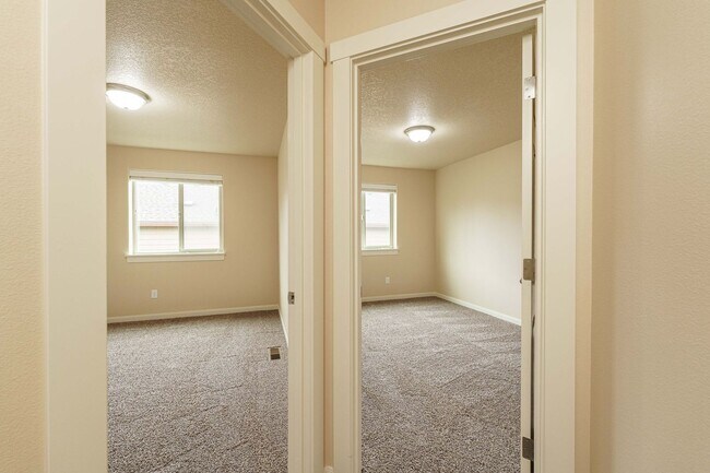 Building Photo - $1000 Year End Savings - Ask Us How! Convenient Location 3 Bedroom 2.5 Bathroom with Fence Back Yard