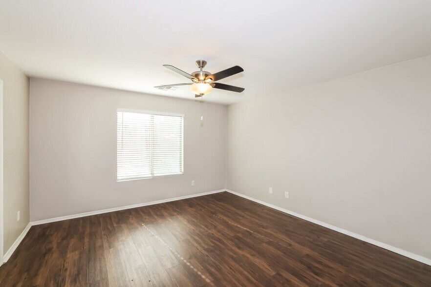 Building Photo - 12817 W Mandalay Ln