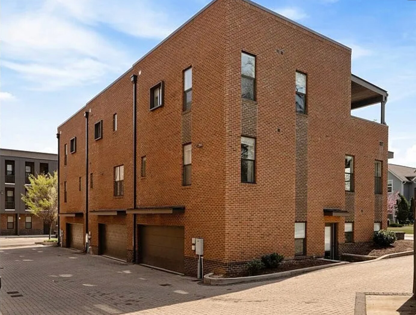 Building Photo - 1405B Martin St