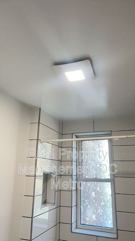 Building Photo - 1241 Monroe St NE