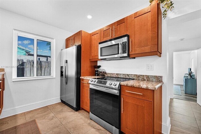 Building Photo - 1328 N Andrews Ave