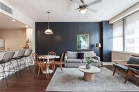 Building Photo - 925 Common St