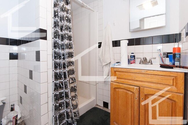 Building Photo - HOT ALLSTON LISTING!!!!