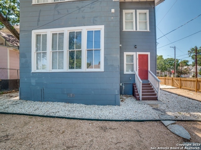 Building Photo - 732 N Pine St