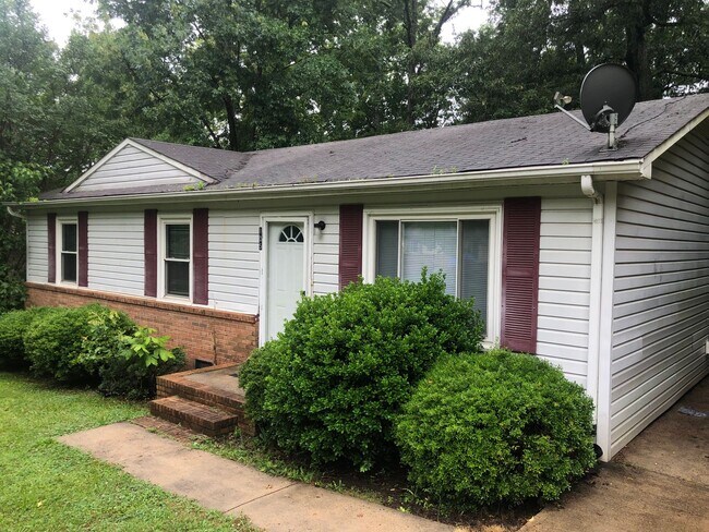 Building Photo - Cute,Belmont-Mt Holly home close to everything