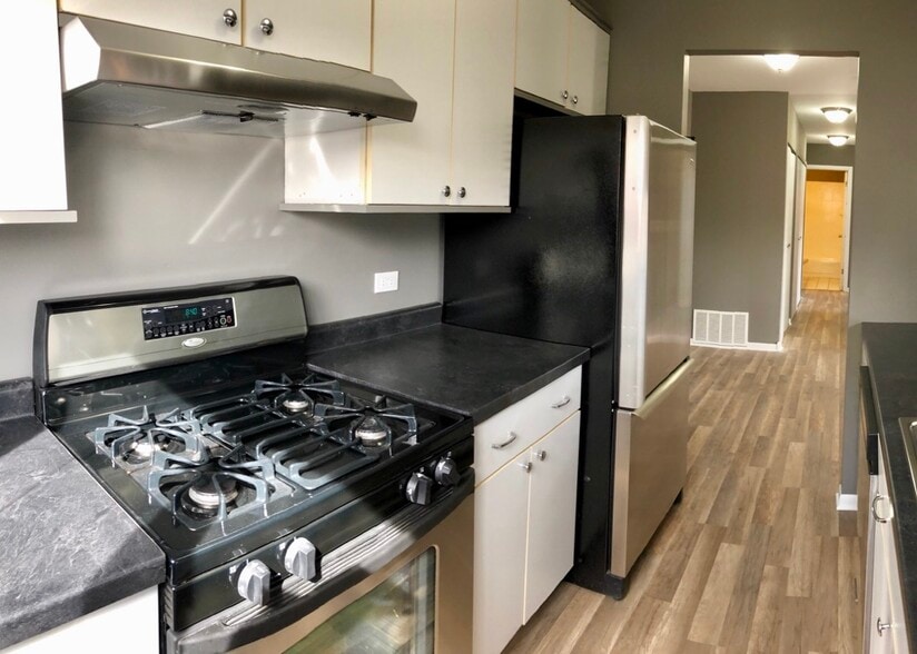Kitchen - 6026 Kit Carson Dr
