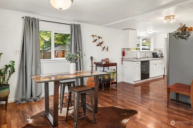 Building Photo - Bright & Charming 1Bed/1Bath + Den in Prim...