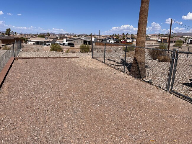 Building Photo - Lake views, lake views, lake views! Longte...