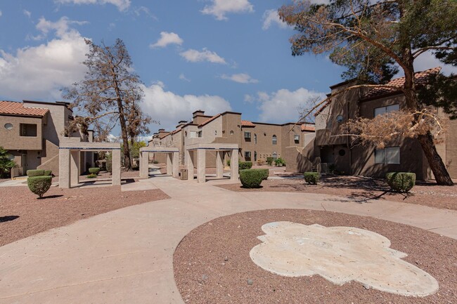 Building Photo - 2 bedroom in gated community with pool/spa...