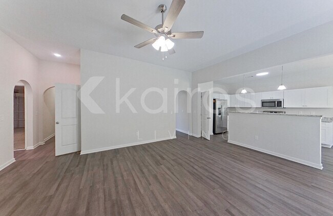 Building Photo - 751 Park Ln