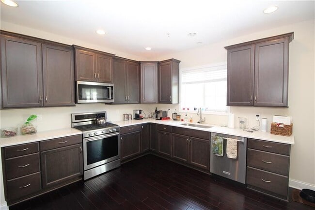 Building Photo - 102 Chapel Harbor Dr
